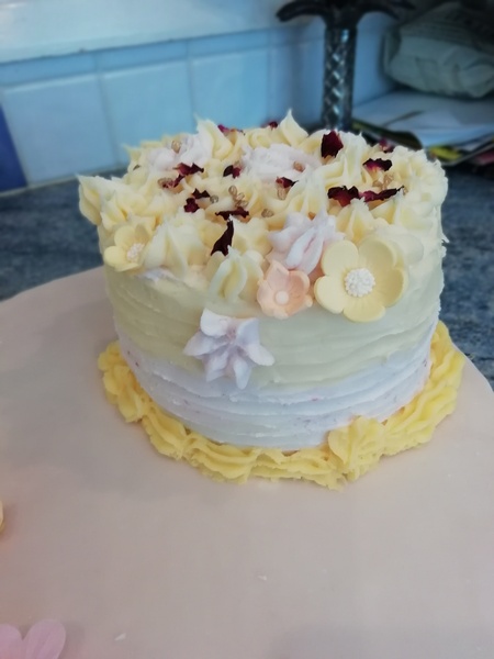 Give me your easy but amazing cake decorating tips