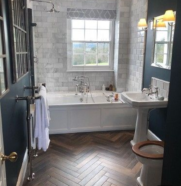 To ask you to look at this pic of my new bathroom and tell me why I hate it!
