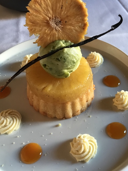 Pineapple upside down cake