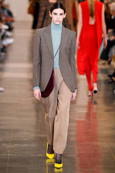 Les Parisiennes de Mamansnet: Blue Stockings are Back in Fashion