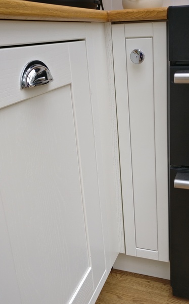 Has anyone got a DIY Kitchens 150mm pullout with a shaker style door?