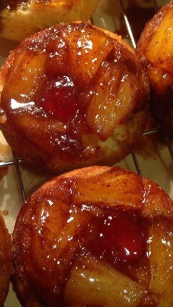 Pineapple upside down cake