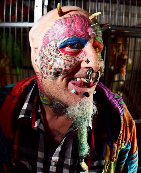 To dislike flesh tunnels aka gaping cats' arseholes