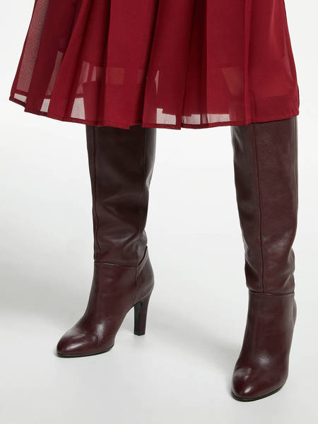 What shoes might go with this dress?