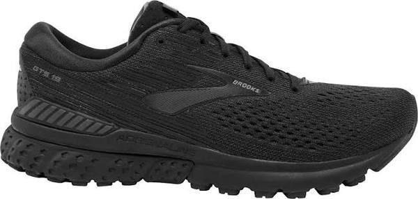 What running shoes do you wear?
