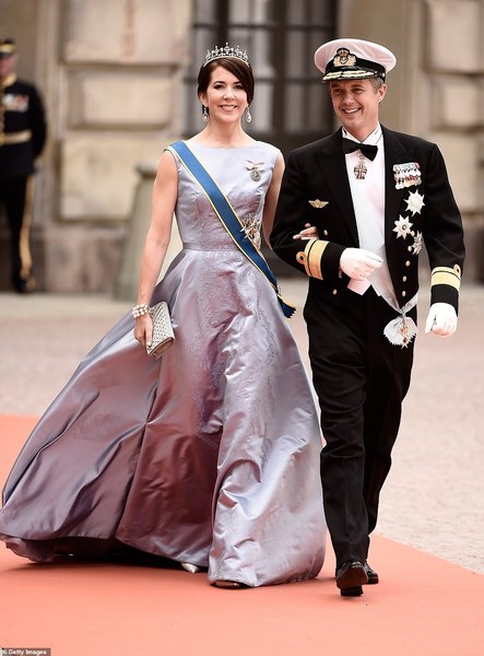 Royal style & gossip: the Middletonian, the Marklesque and the Maximal!