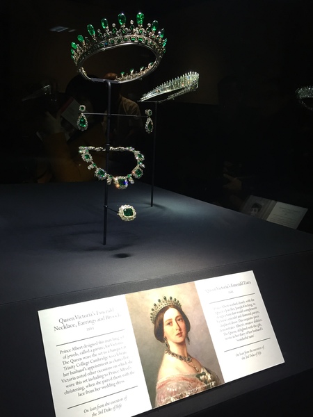 Royal style & gossip: make every day Tiara Tuesday!