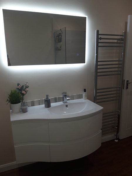 To ask you to look at this pic of my new bathroom and tell me why I hate it!