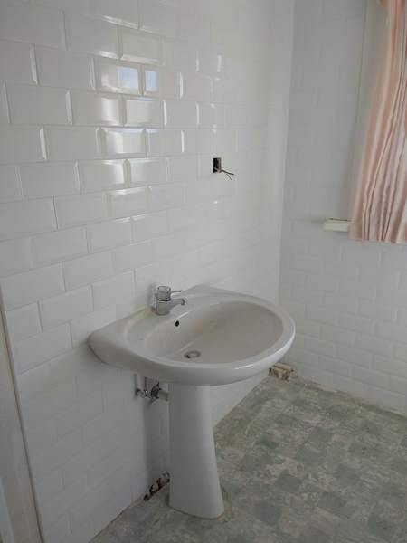 Are bathroom sink mixer tap holes universal size???