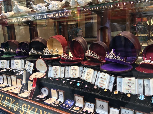 Royal style & gossip: Megs goes mad in Morocco, Kate keeps cool in Kensington