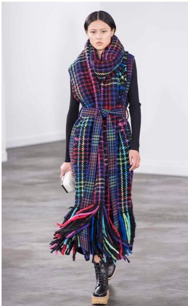 Les Parisiennes de Mamansnet: Blue Stockings are Back in Fashion