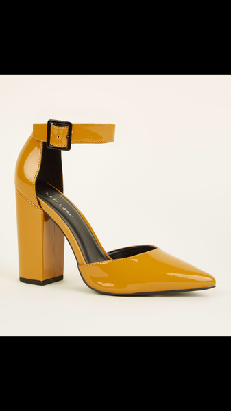 What shoes would you wear with this jumpsuit?