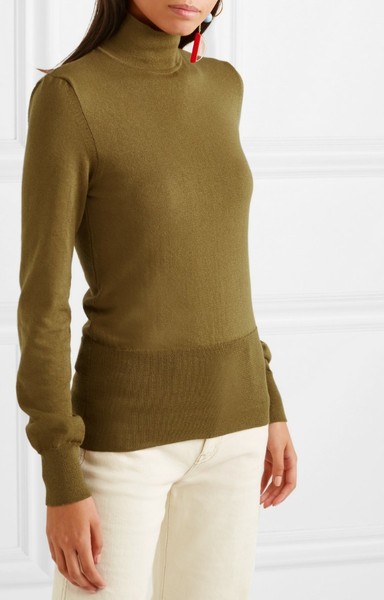 Les Parisiennes de Mamansnet: Blue Stockings are Back in Fashion