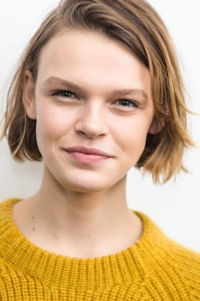 What kind of hairstyle do you have if you early to mid thirties?