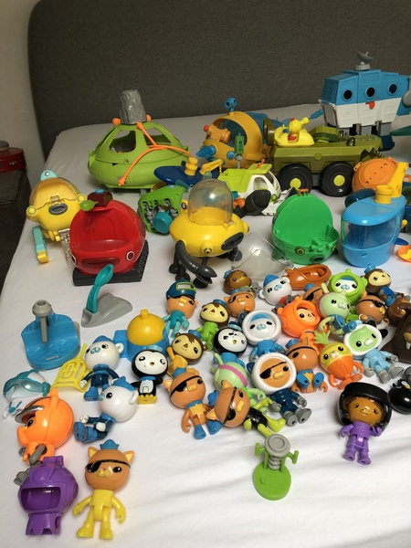 Can anyone help? Octonaut toys!