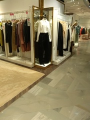 Les Parisiennes de Mamansnet: Blue Stockings are Back in Fashion