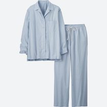 Les Parisiennes de Mamansnet: Blue Stockings are Back in Fashion