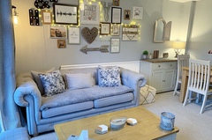 Can we have Show Us Your Sitting Room thread please?