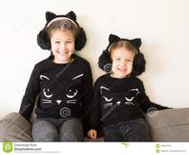 To dress young daughters the same