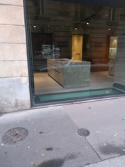 Les Parisiennes de Mamansnet: Blue Stockings are Back in Fashion