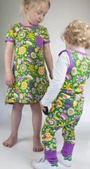 To dress young daughters the same