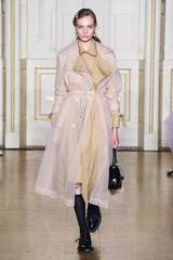 Les Parisiennes de Mamansnet: Blue Stockings are Back in Fashion