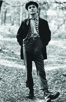 Les Parisiennes de Mamansnet: Blue Stockings are Back in Fashion