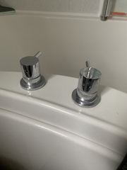 Anyone with plumbing knowledge around please?