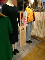 Les Parisiennes de Mamansnet: Blue Stockings are Back in Fashion