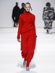 Les Parisiennes de Mamansnet: Blue Stockings are Back in Fashion