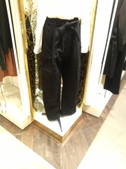 Les Parisiennes de Mamansnet: Blue Stockings are Back in Fashion