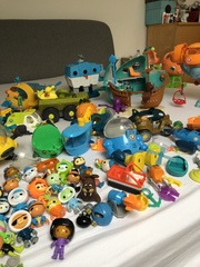 Can anyone help? Octonaut toys!