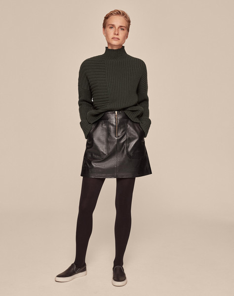 What to wear with a black leather skirt on night out?