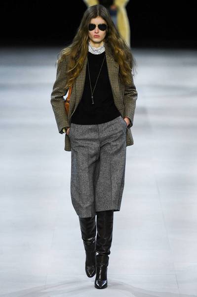 Les Parisiennes de Mamansnet: Blue Stockings are Back in Fashion