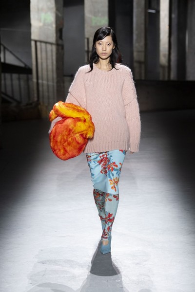 Les Parisiennes de Mamansnet: Blue Stockings are Back in Fashion