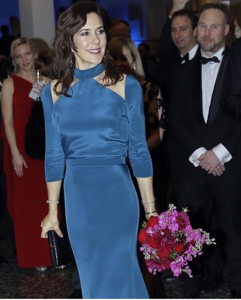 Royal style & gossip: while Meghan's away, will Kate play?