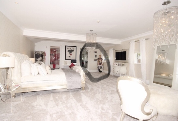 Ryan Giggs is selling his house...