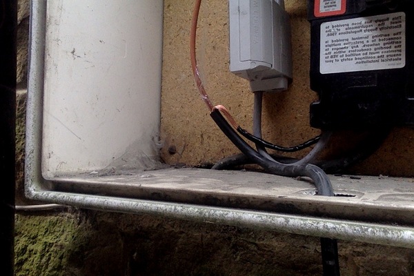 House electricity supply - stupid question but I am worried, can anyone help?