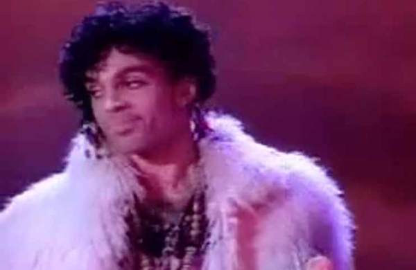 Les Parisiennes de Mamansnet: Blue Stockings are Back in Fashion