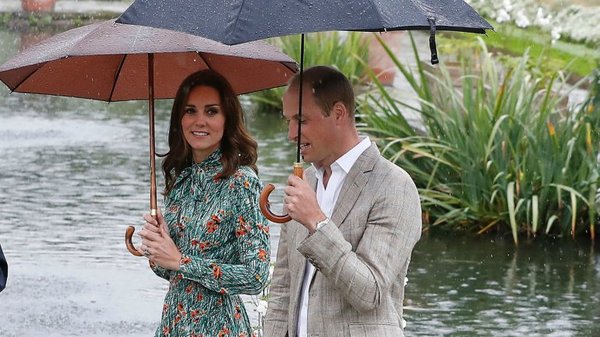 Alternative to Kate Middleton's (wood handle) umbrellas?