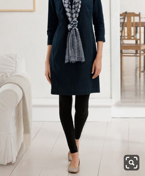 Is it acceptable to wear leggings under a dress?