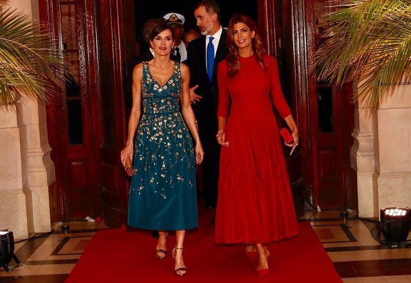 Royal style & gossip: while Meghan's away, will Kate play?