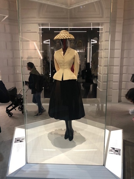 Les Parisiennes des Mamansnet: See life in pink, but do not wear it!