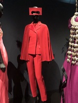 Les Parisiennes des Mamansnet: See life in pink, but do not wear it!