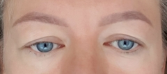 Please help me with my saggy eyelids. Any make up tips?