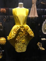 Les Parisiennes des Mamansnet: See life in pink, but do not wear it!