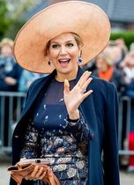 Royal style & gossip: don't be fooled by the rocks that they've got, they're still Katie/Leti/Maxi from the block