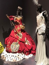 Les Parisiennes des Mamansnet: See life in pink, but do not wear it!