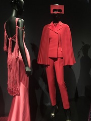 Les Parisiennes des Mamansnet: See life in pink, but do not wear it!