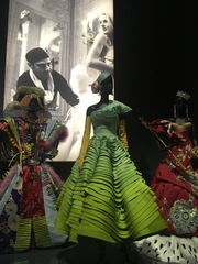 Les Parisiennes des Mamansnet: See life in pink, but do not wear it!